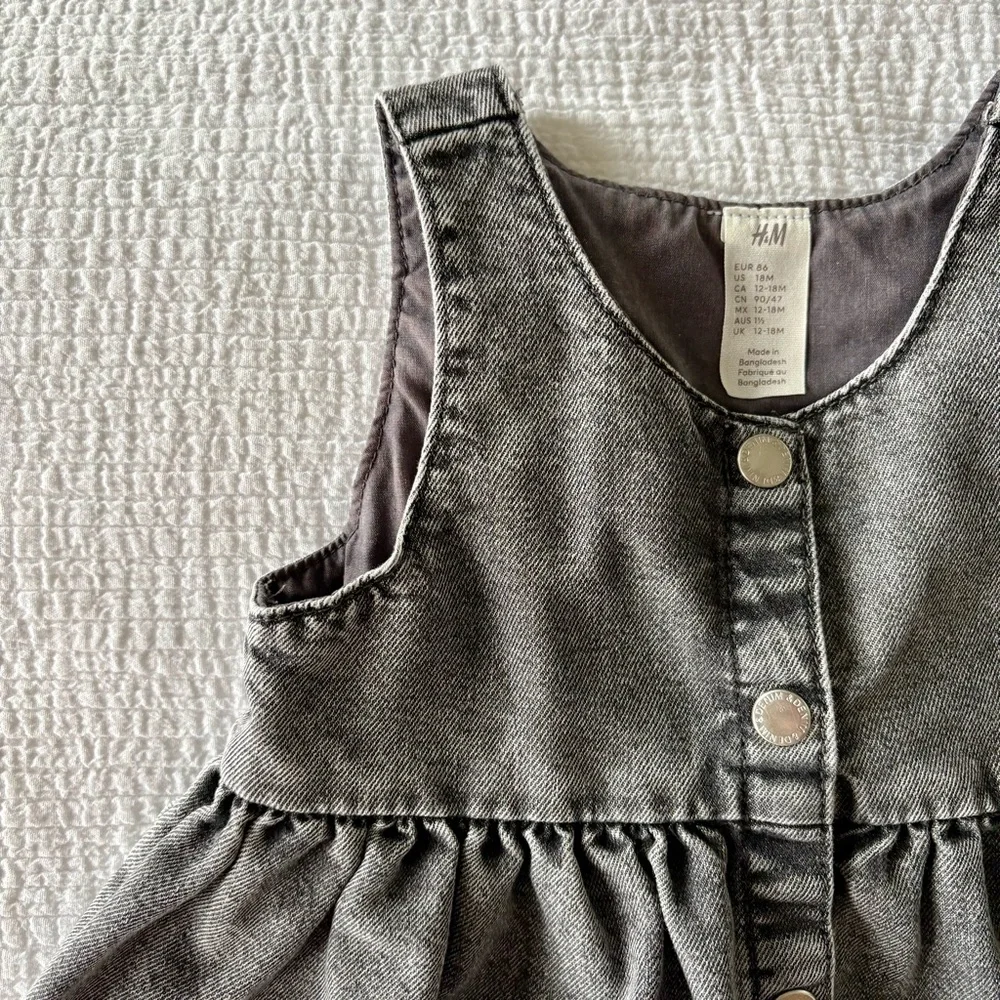 H&M Dark Gray Denim Snap-Front Jumper Dress - Girls Size 18M - Picture 2 of 5